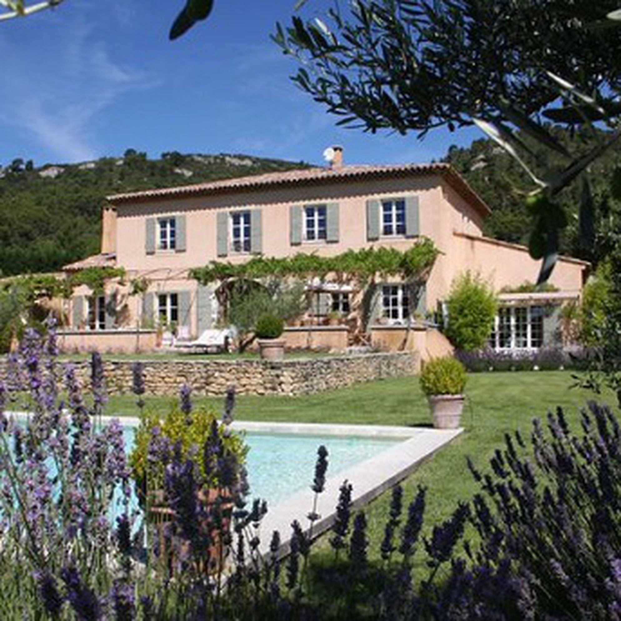 French gîtes with pools