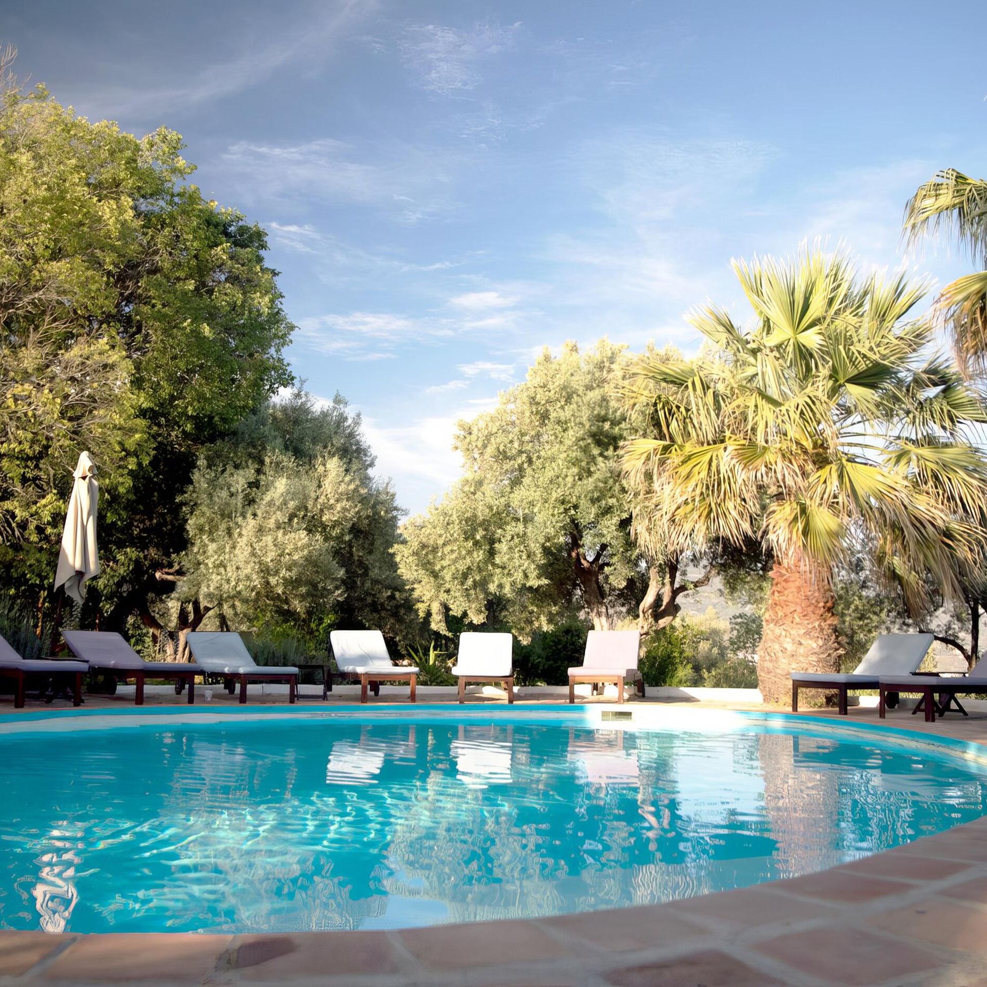 Places with swimming pools