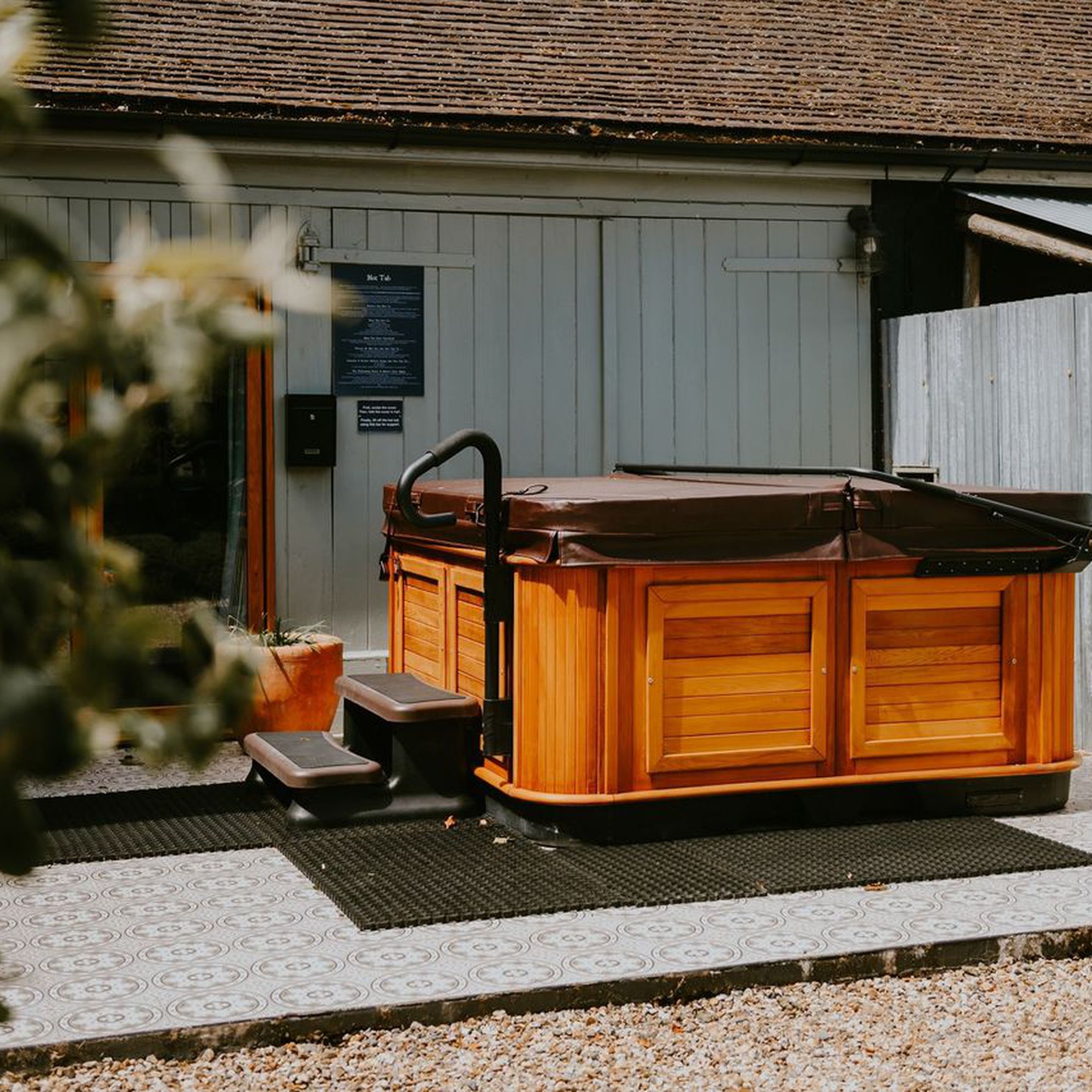 Holiday cottages with hot tubs in Dorset  