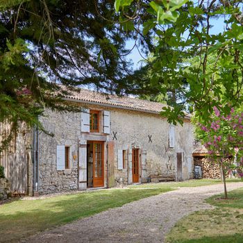 Instantly book beautiful French places  collection